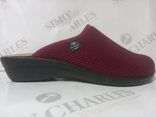 BOXED PAIR OF FLY FLOT SLIP-ON SHOES IN MAROON EU SIZE 39