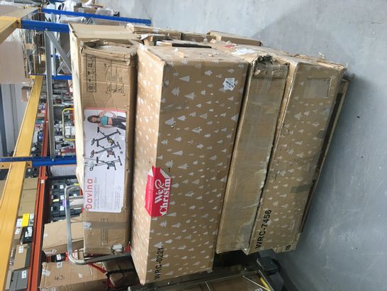 PALLET OF ASSORTED OVERSIZED ITEMS TO INCLUDE: ASSORTED CHRISTMAS TREES, DIVINA FITNESS EXERCISE BIKE, HYUNDAI BLOWER 