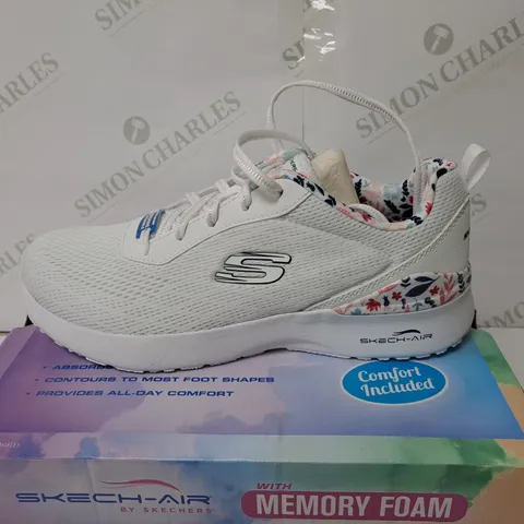 BOXED PAIR OF SKETCHERS WOMEN'S TRAINERS - WHITE // SIZE: 9.5 UK 