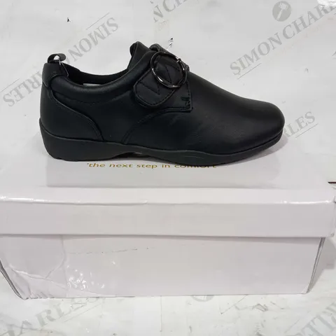 BOXED PAIR OF DR KELLER SHOES IN BLACK UK SIZE 4