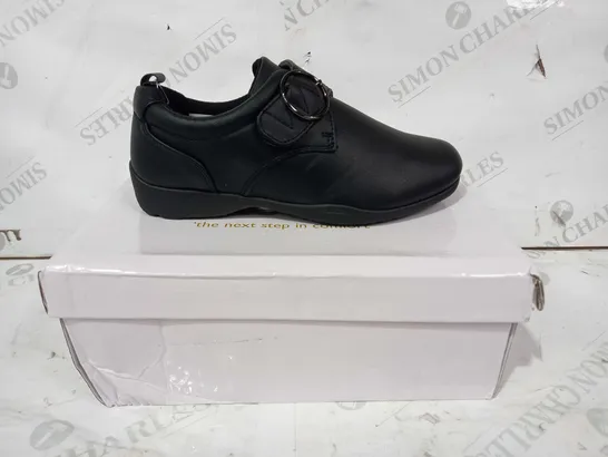 BOXED PAIR OF DR KELLER SHOES IN BLACK UK SIZE 4