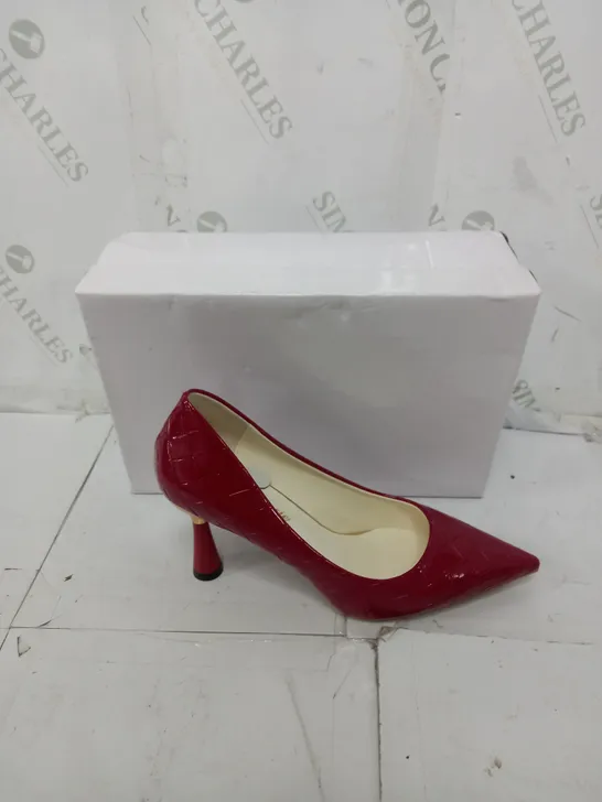 BOXED PAIR OF LIGUANNIXIE RUBY RED POINTED HEELS SIZE 39