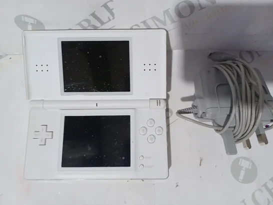 NINTENDO DS LITE USG-001 HANDHELD GAMES CONSOLE IN WHITE