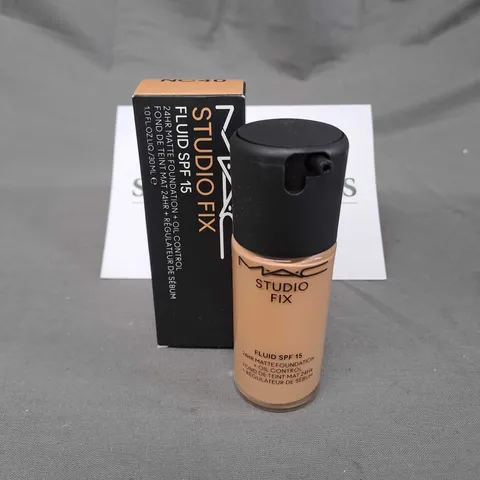 MAC STUDIO FIX FLUID SPF 15 FOUNDATION IN NC40 30ML