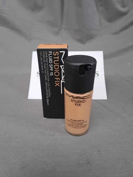 MAC STUDIO FIX FLUID SPF 15 FOUNDATION IN NC40 30ML