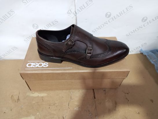 BOXED PAIR OF ASOS BROWN FAUX LEATHER BROGUES SIZE 11