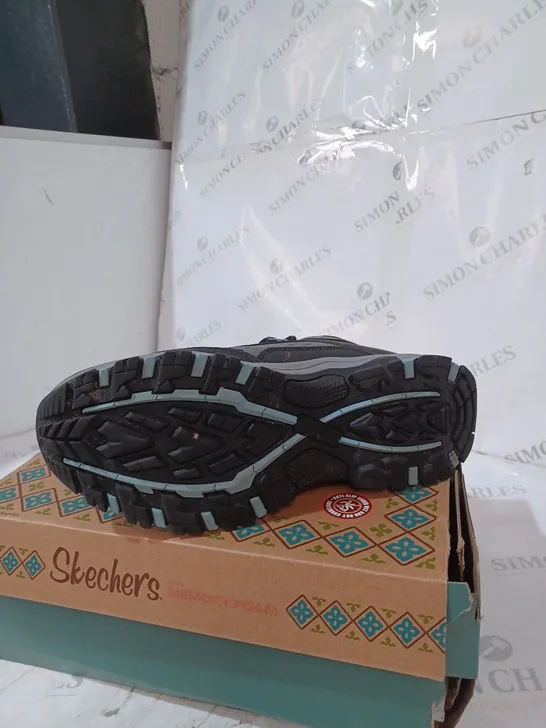 SKECHERS BLACK/GREY/BLUE HIKING BOOTS SIZE 6.5