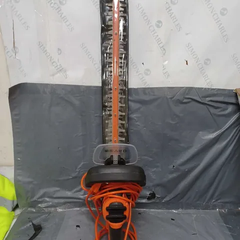 BLACK AND DECKER 500-WATT HEDGE TRIMMER - COLLECTION ONLY