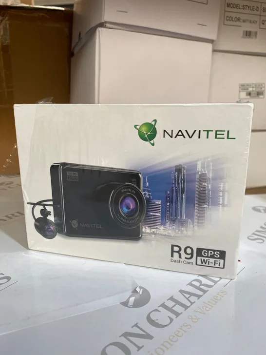 BOXED CELLOPHANE WRAPPED NAVITEL R9 DASH CAM