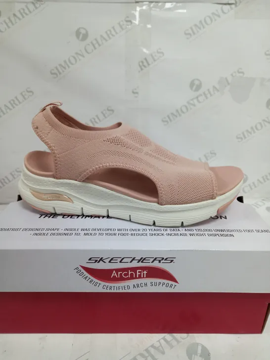 BOXED SKETCHERS ARCH FIT OPEN TOE SANDALS - SIZE 6