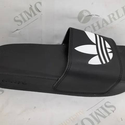 PAIR OF ADIDAS MENS SLIDES IN BLACK - SIZE 9