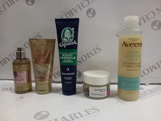 BOX OF APPROXIMATELY 20 ASSORTED COSMETICS TO INCLUDE AVEENO TONING LOTION, IN THE START BODY CREAM, NATURAL TOOTHPASTE ETC