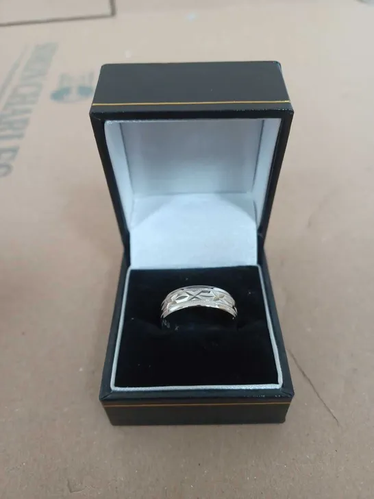 LOVE GOLD 9CT WHITE GOLD DIAMOND CUT 6MM WEDDING BAND WITH MESSAGE 'SEALED WITH A KISS' RRP £269