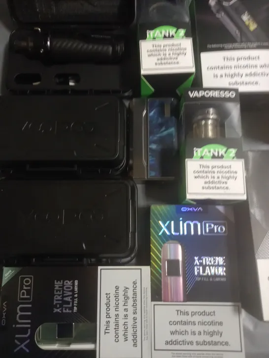 LOT OF APPROXIMATELY 17 ASSORTED VAPING ITEMS AND ACCESSORIES TO INCLUDE VOOPOO AND ARGUS PRO