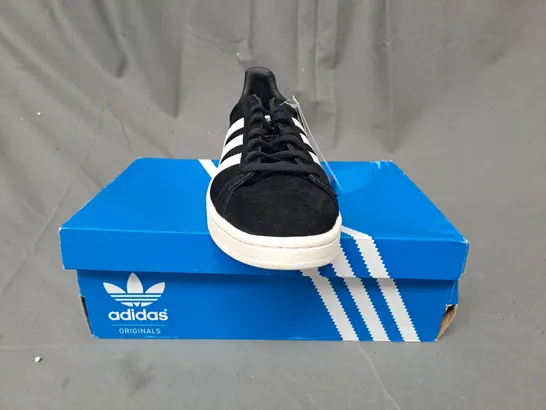 BOXED PAIR OF ADIDAS CAMPUS SHOES IN BLACK/WHITE UK SIZE 9.5