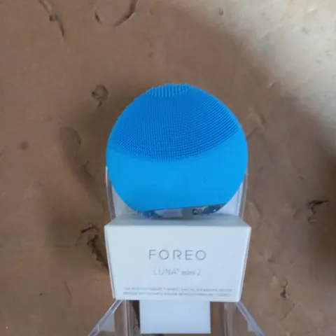 FOREO LUNA MINI 2 WITH CLEANSER & SERUM - BLUE