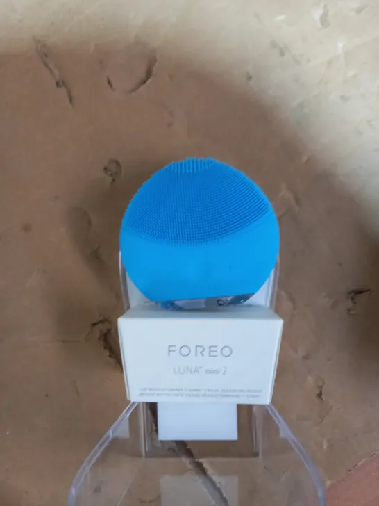 FOREO LUNA MINI 2 WITH CLEANSER & SERUM - BLUE