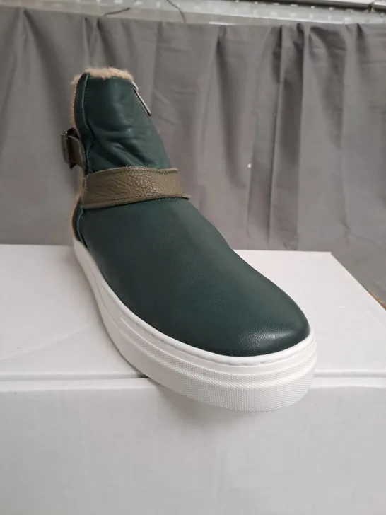 BOXED PAIR OF ADESSO HEATHER LEATHER TRAINERS IN GREEN SIZE 7