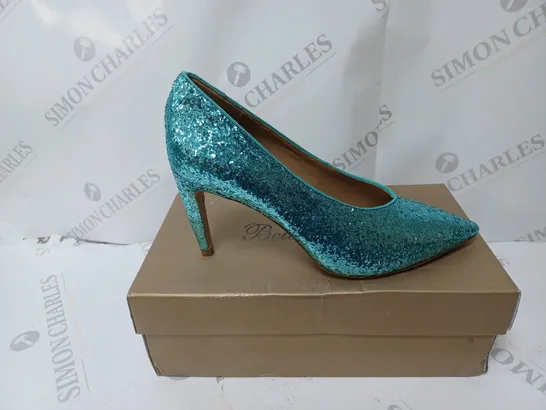 PAIR OF FIND. SLIP-ON HIGH HEELED SHOES IN TURQUOISE SIZE 4