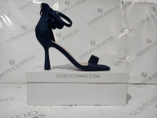 BOXED PAIR OF QUIZ OPEN TOE HIGH HEEL SANDALS IN NAVY EU SIZE 37