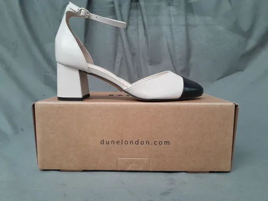 BOXED PAIR OF DUNE LONDON 2 PART TOE CAP BLOCK HEEL SANDALS IN CREAM SIZE 4