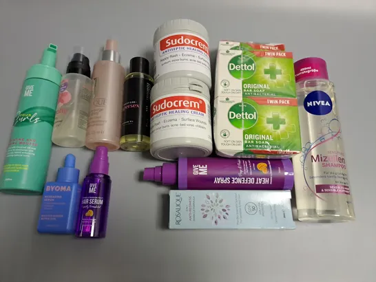 LOT OF ASSORTED HEALTH AND BEAUTY ITEMS TO INCLUDE SUDOCREM, NIVEA SHAMPOO AND GIVE ME HAIR SERUM