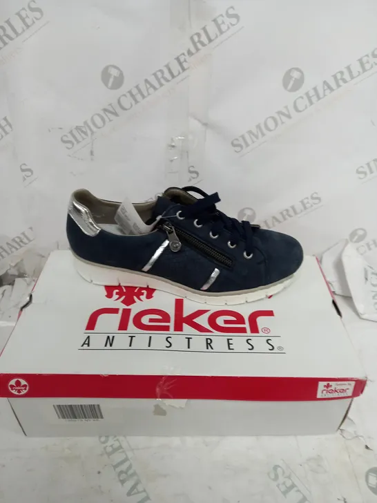 BOXED RIEKER SIZE 6 NAVY WEDGE TRAINER 