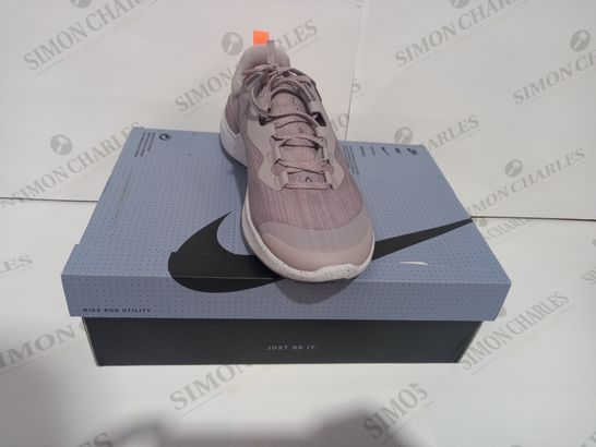 BOXED PAIR OF NIKE TRAINERS IN GREY UK SIZE 6