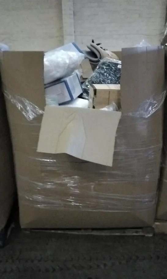 PALLET OF ASSORTED HOUSEHOLD GOODS TO INCLUDE CERVICAL PILLOW, MEMORY FOAM PILLOW, AND ORTHOPAEDIC KNEE PILLOW ETC 