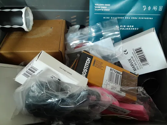 BOX OF APPROXIMATELY 14 ASSORTED ITEMS TO INCLUDE - BLU TACK , SWIMMING GOGGLES , THE LAB CO DETERGENT STRIPS ETC