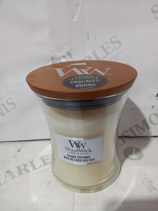 WOOD WICK ISLAND COCONUT SCENTED CANDLE