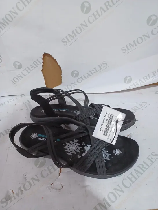 BOXED PAIR OF SKECHERS REGGAE SANDALS IN BLACK - SIZE NOT SPECIFIED