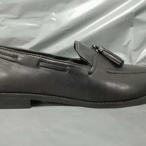 BOXED PAIR OF OFFICE LOAFERS IN BLACK SIZE 8