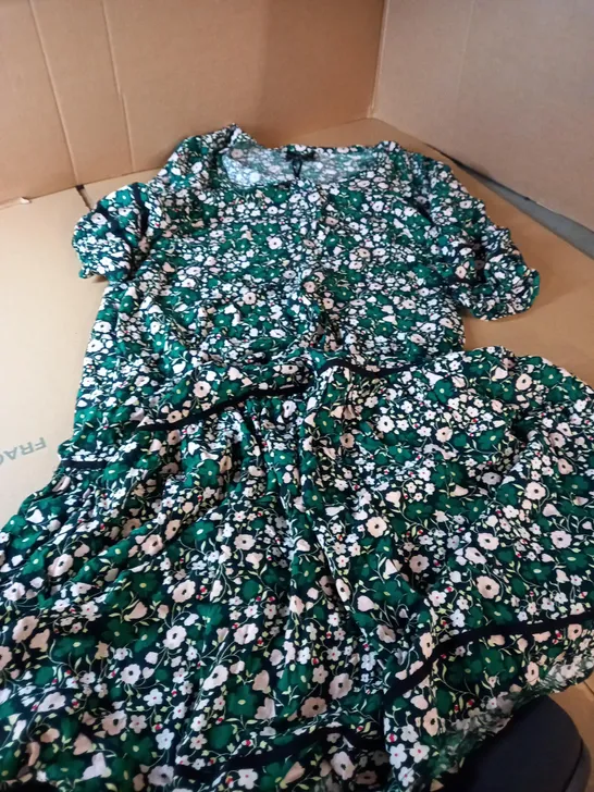 PHASE EIGHT FLORAL CROPPED SLEEVE DRESS - SIZE 12