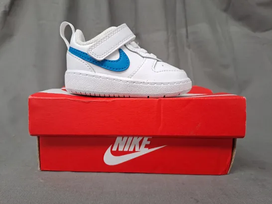 BOXED PAIR OF NIKE COURT BOROUGH INFANT SHOES IN WHITE/BLUE UK SIZE 2.5