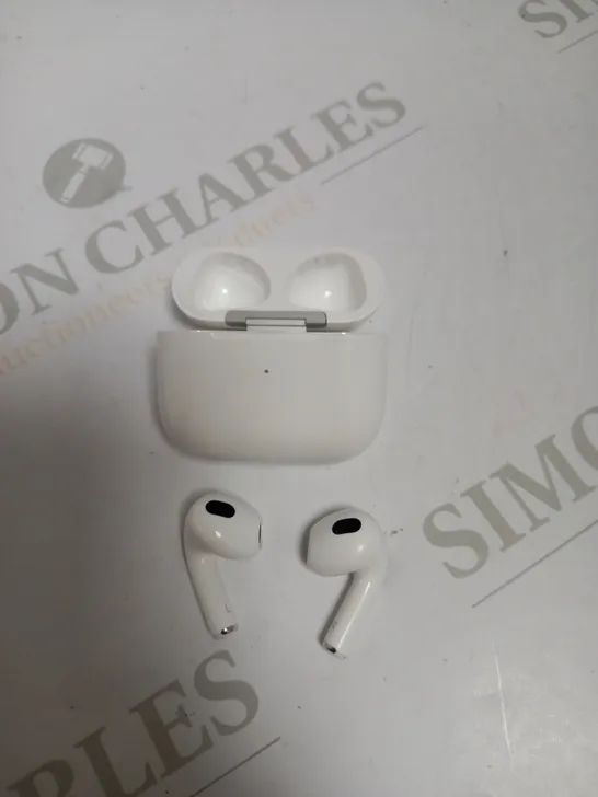 APPLE AIRPODS (3RD GENERATION)