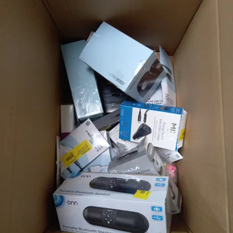 BOX OF APPROXIMATELY 15 ASSORTED ITEMS TO INCLUDE STEREO SPEAKERS, USB PORT, BLUETOOTH SPEAKER ETC