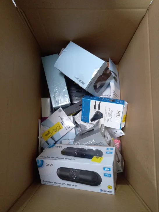 BOX OF APPROXIMATELY 15 ASSORTED ITEMS TO INCLUDE STEREO SPEAKERS, USB PORT, BLUETOOTH SPEAKER ETC