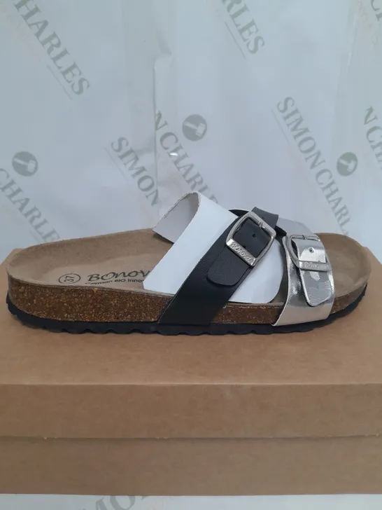 BONOVA BROWN STRAP SANDAL SILVER/BROWN - SIZE 4