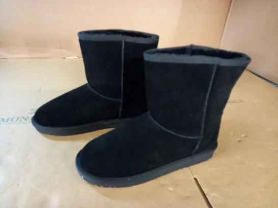 UGG BLACK BOOTS - 41