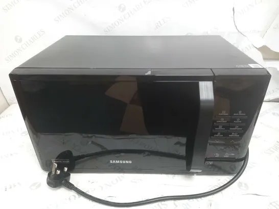 BOXED SAMSUNG MICROWAVE OVEN IN BLACK