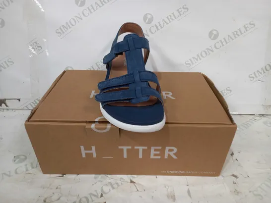 BOXED PAIR OF HOTTER OPEN TOE LEATHER SANDALS IN BLUE UK SIZE 7