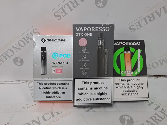 APPROXIMATELY 20 VAPES & E-CIGARETTES TO INCLUDE - VAPORESSO XROS 3 - GEEK VAPE POD Q - VAPORESSO GTX ONE ECT