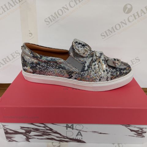 BOXED PAIR OF MODA IN PELLE SLIP ON SHOES - SIZE 40EU