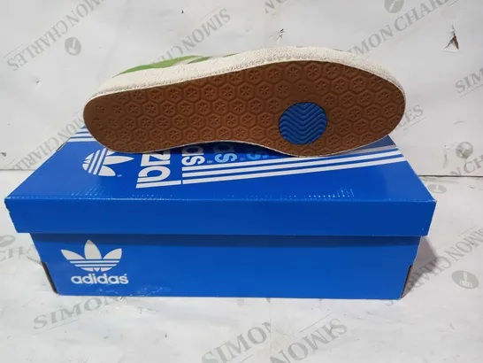 BOXED PAIR OF ADIDAS TRAINERS IN GREEN/WHITE UK SIZE 11