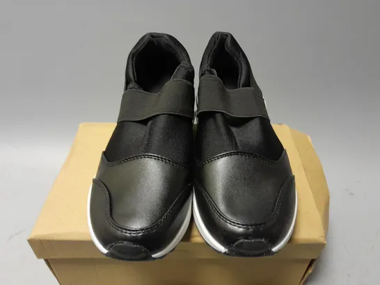 BOXED PAIR OF N/M YG-12 SLIP ON TRAINERS IN BLACK/WHITE - UK 3