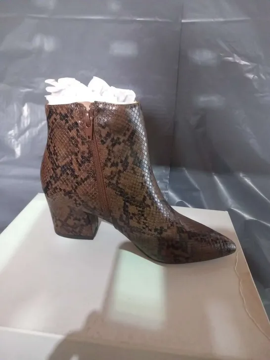 BOXED STEVE MADDEN BROWN SNAKE SYNTHETIC AKLE BOOTS SIZE 3