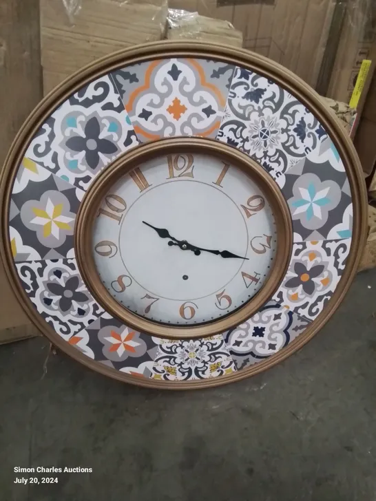 BOXED SWAM METAL WALL CLOCK