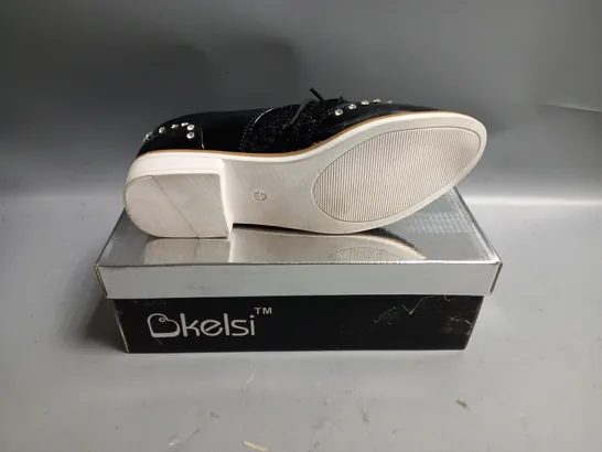 BOXED KELSI LADIES FLAT BLACK BROGUES WITH LACE AND DIAMANTE DETAIL. SIZE 4