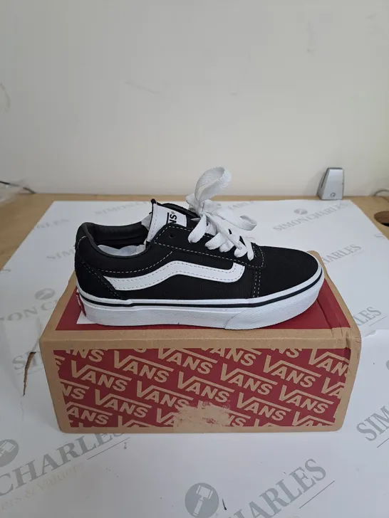 BOXED PAIR OF VANS WARD JUNIOR SHOES SIZE 11